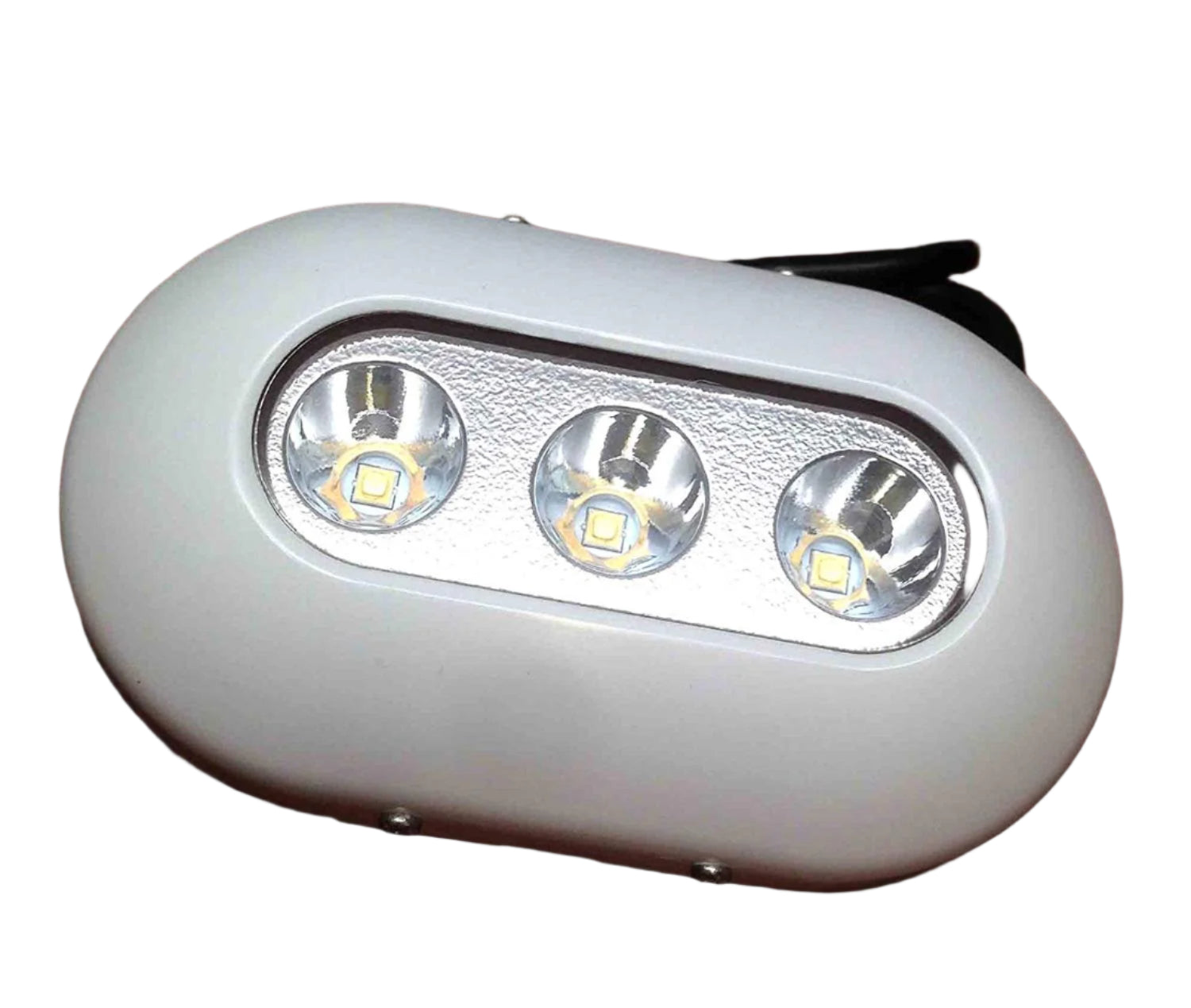 ضوء ليد بيضاوي تحت الماء