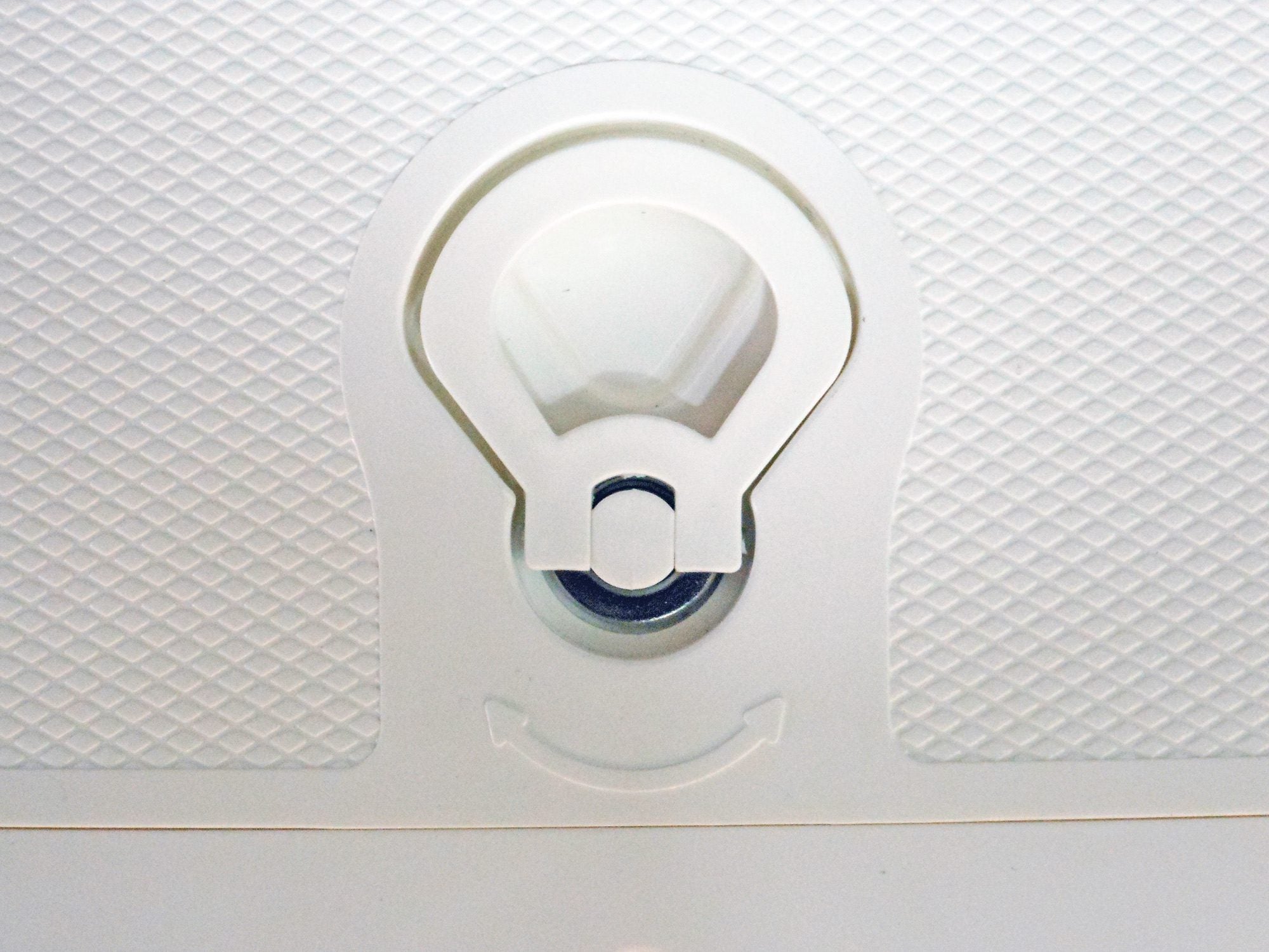 فتحات ماونت أكسس باللون الأبيض