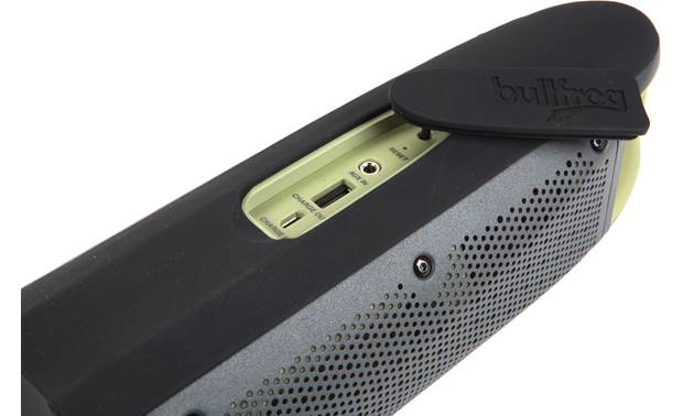 نظام الصوت المحمول BullFrog 100 بتقنية البلوتوث باللون الأخضر