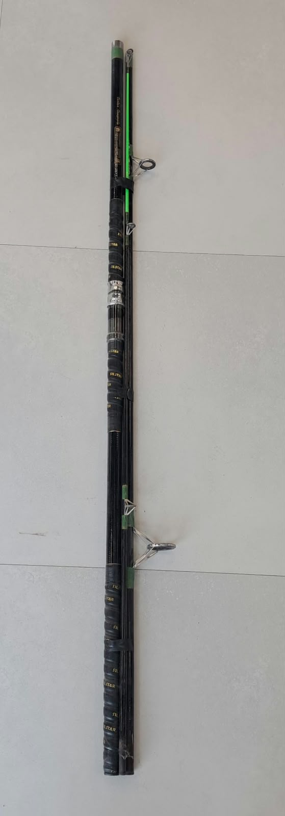 Silstar multi-piece fishing rod LO-3636390 in black with green accents