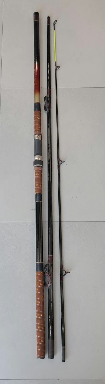 Silstar multi-piece fishing rod LO-3653420 with brown and red accents
